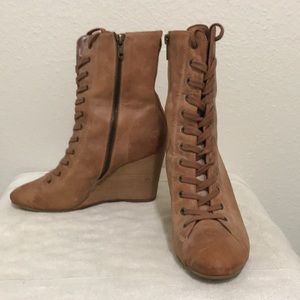 Steve Madden Millyy lace up wedge boot